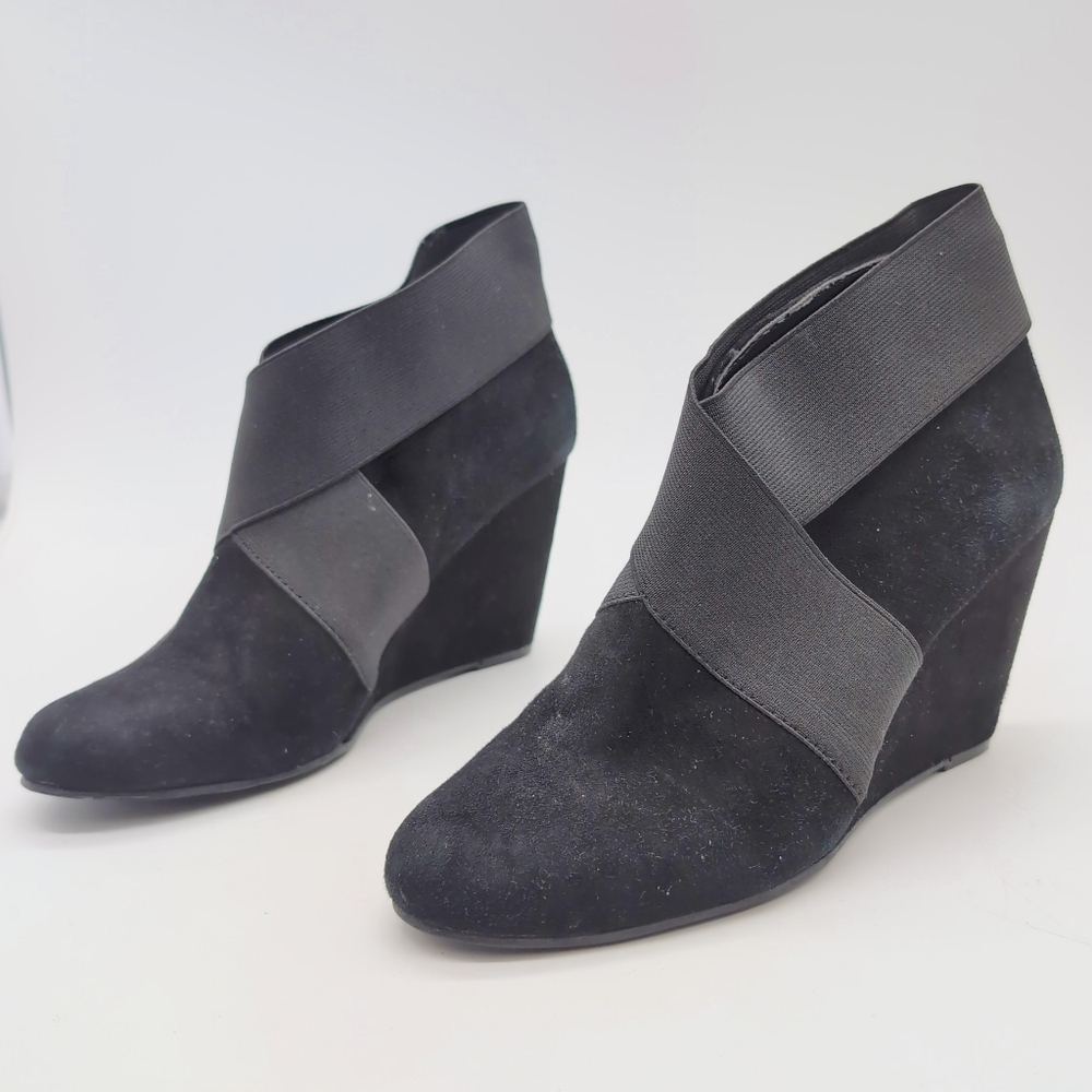 Elegant BCBG Generation Sz 7 Black Wedge Ankle Boots